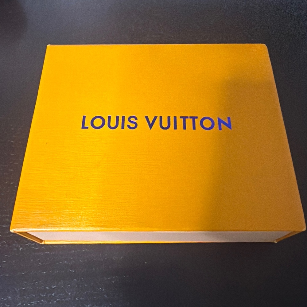 LV supreme wallet